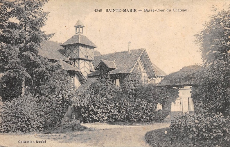 Sainte Marie_Basse-cour du château.jpg
