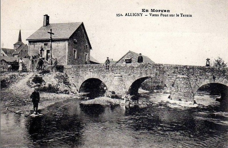 Alligny-en-Morvan_vieux_pont.jpg
