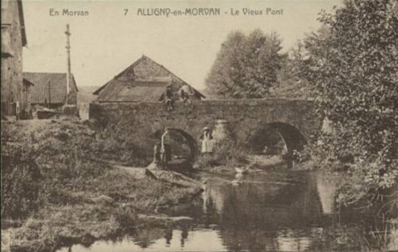 Alligny-en-Morvan_vieux_pont2.jpg