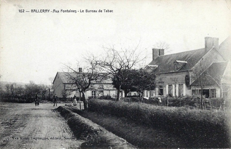 Balleray aux Fontaines et bureau de tabac.jpg