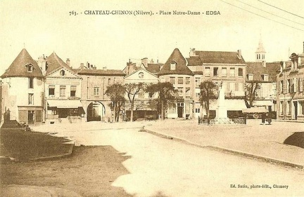 Château-Chinon Place Notre-Dame