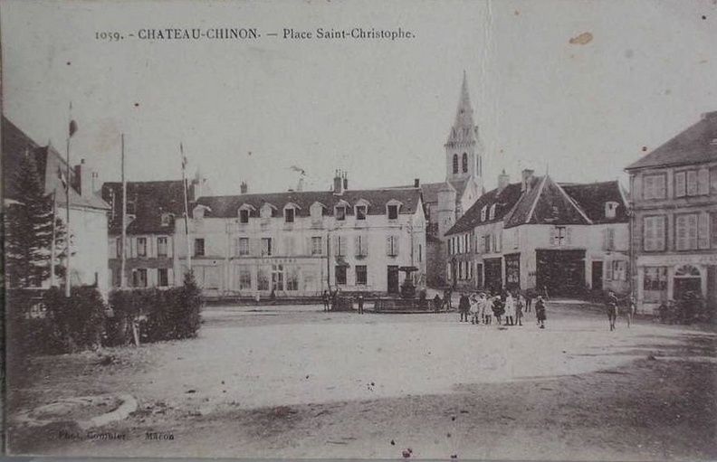 Château-Chinon_Place Saint-Christophe5.jpg