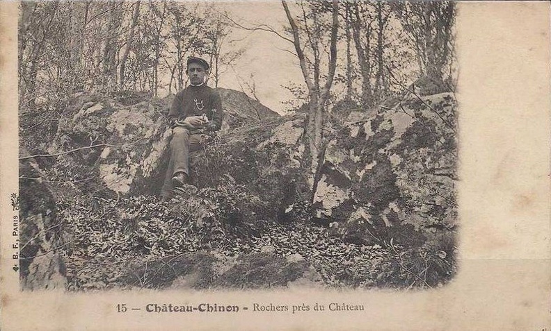 Château-Chinon_Rochers près du château.jpg