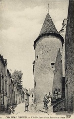 Château-Chinon Vieille tour de la Rue de la Paix