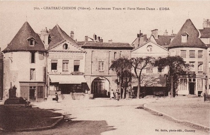 Château-Chinon Anciennes tours et Porte Notre-Dame