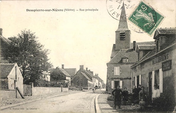 Dompierre sur Nièvre rue principale