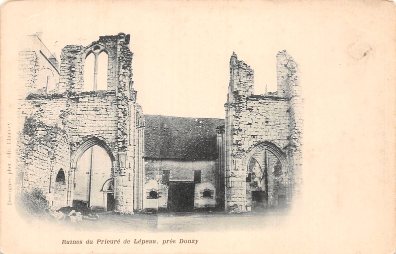 Donzy ruines prieuré Lépeau.jpg