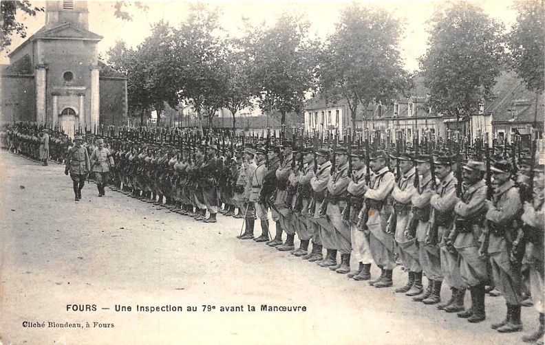 Fours inspection militaire