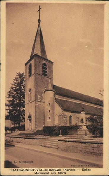 Chateauneuf-Val-de-Bargis_Eglise et monument aux morts.jpg