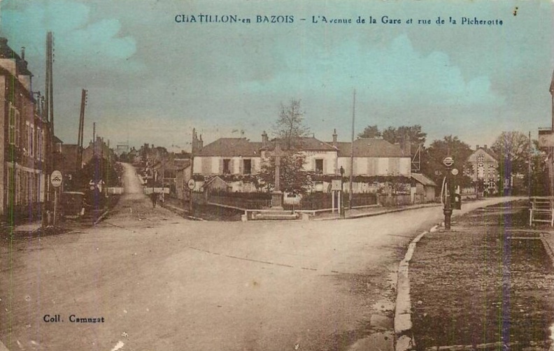 Chatillon_en_Bazois_Avenue de la gare et rue de la Picherotte.jpg