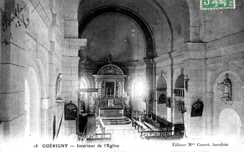 Guérigny_Église_intérieur.jpg