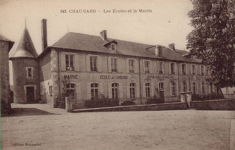 Chaumard_Ecoles et mairie.jpg