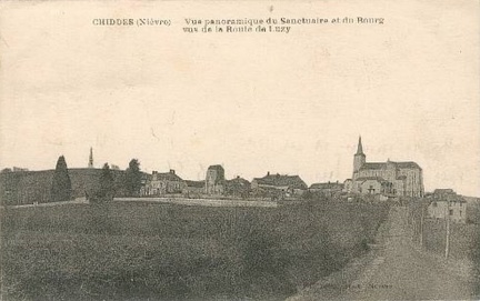 Chiddes Sanctuaire et bourg vus de la route de Luzy