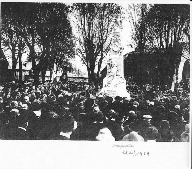 Corbigny_Inauguration du monument aux morts 2 novembre 1922.jpg