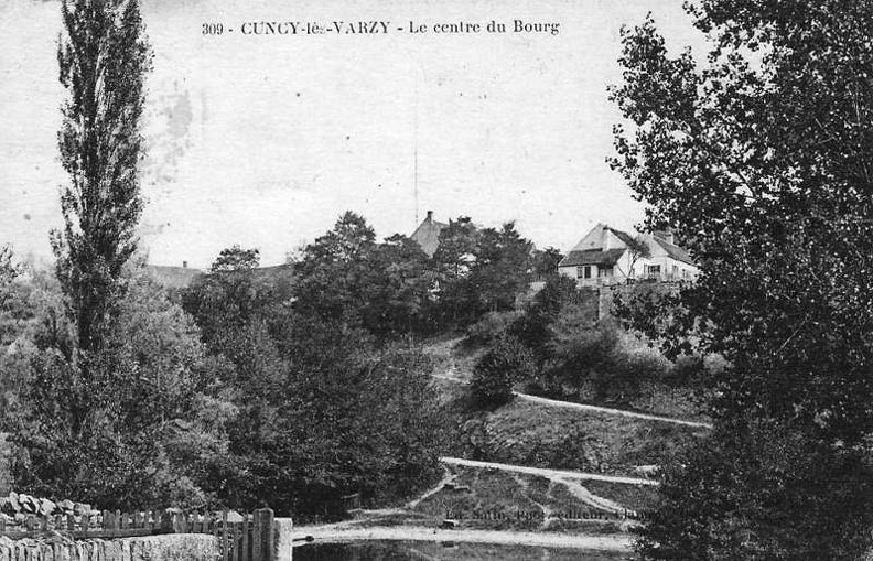 Cuncy lès Varzy_Centre du bourg.jpg