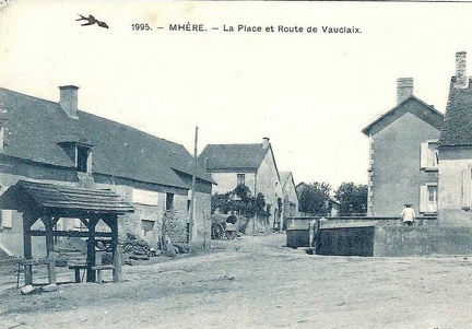 Mhère Place et route de Vauclaix