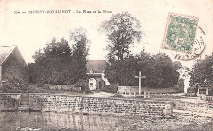 Moissy Moulinot Place et mare
