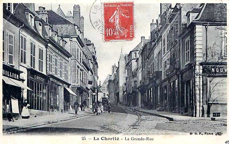 La Charité sur Loire grande rue