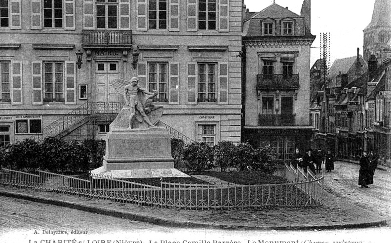La_Charité_sur_Loire monument aux morts.jpg
