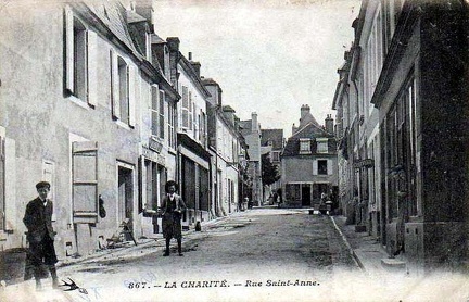 La Charité sur Loire rue Saint Anne