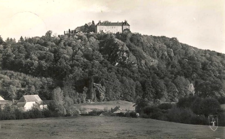 Larochemillay chateau manoir des Comtes.jpg