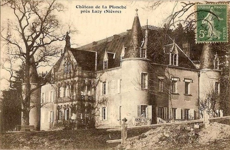 Luzy chateau de la Planche.jpg