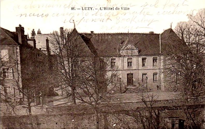 Luzy mairie 4.jpg