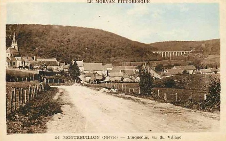 Montreuillon_Aqueduc vu du village.jpg