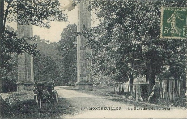 Montreuillon_Buvette près du pont.jpg