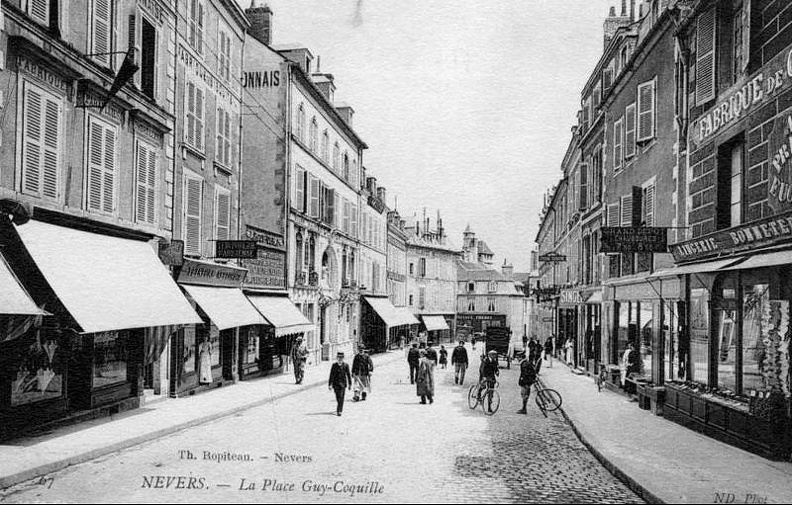 Nevers place Guy Coquille.jpg