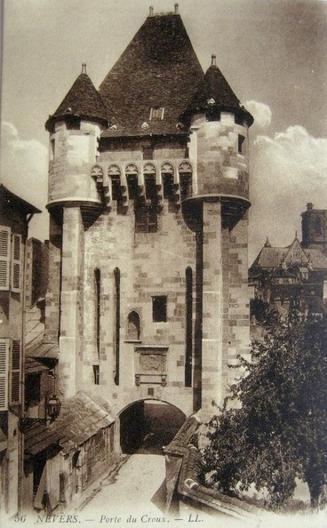 Nevers porte du CRoux.jpg