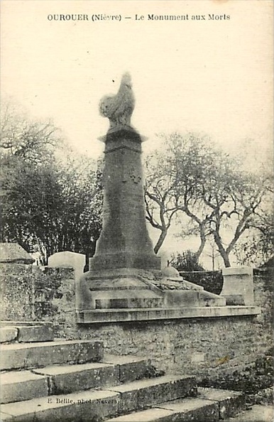 Ourouer monument aux morts.jpg