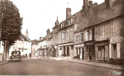 Moulins Engilbert Place Boucaumont5