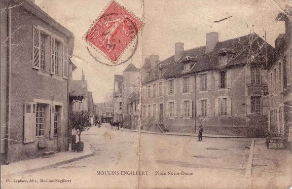 Moulins Engilbert Place Notre-Dame