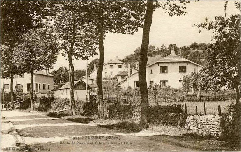 Prémery_Route de Nevers et cité ouvrière.jpg