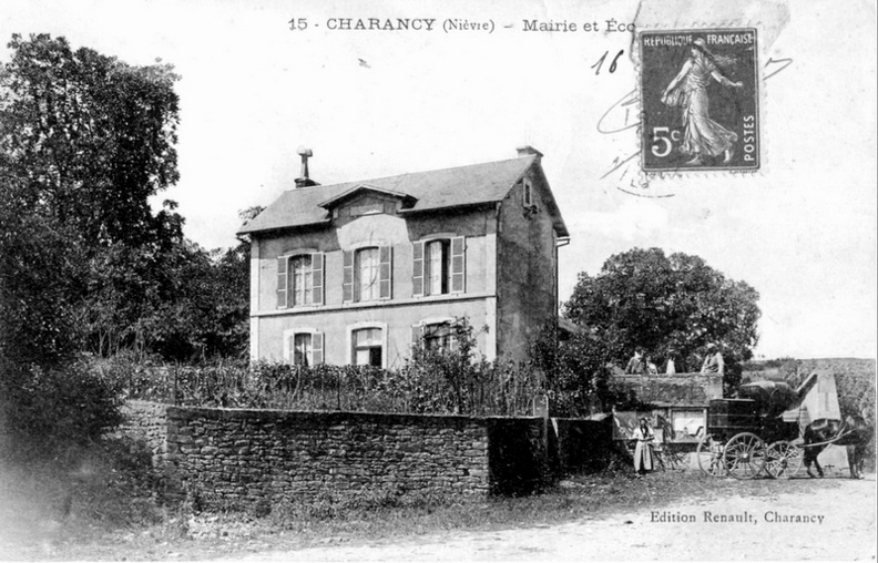 Saint Aubin des Chaumes Ecole et mairie à Charancy