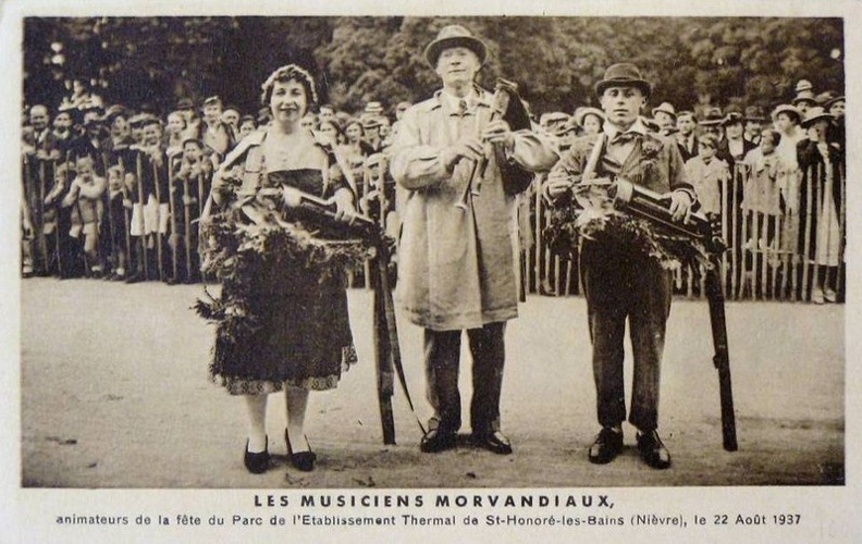 Saint Honoré les Bains_Musiciens animateurs de la fête de l'établissement thermal -22 août 1937.jpg