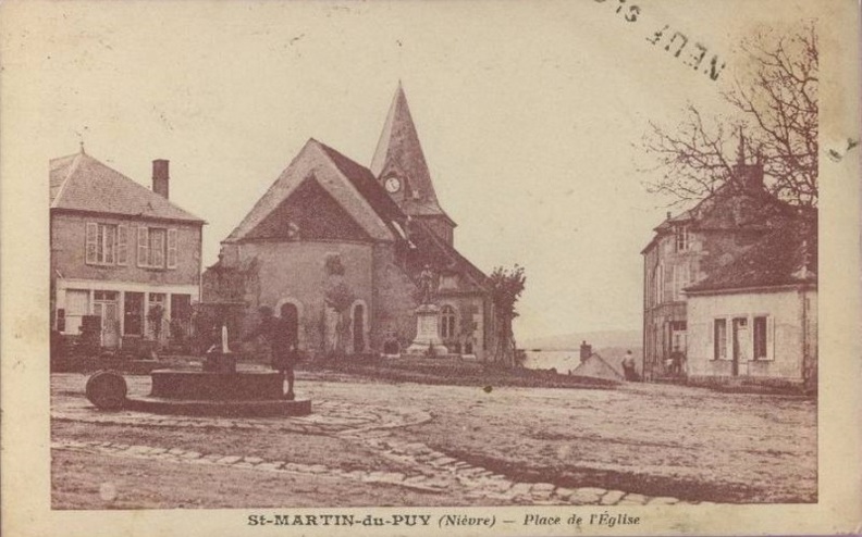 Saint Martin du Puy_Place de l'église.jpg