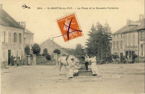 Saint Martin du Puy Place et nouvelle fontaine