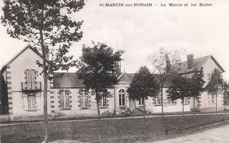 Saint Martin sur Nohain_Mairie et écoles.jpg