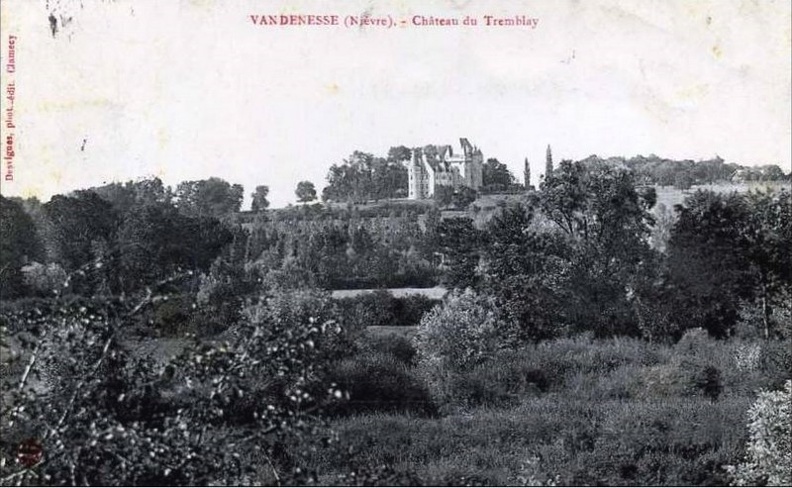 Vandenesse chateau du Tremblay 5.jpg
