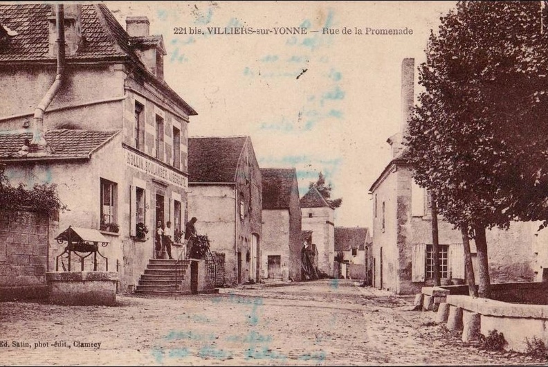 Villiers sur Yonne rue de la Promenade.jpg