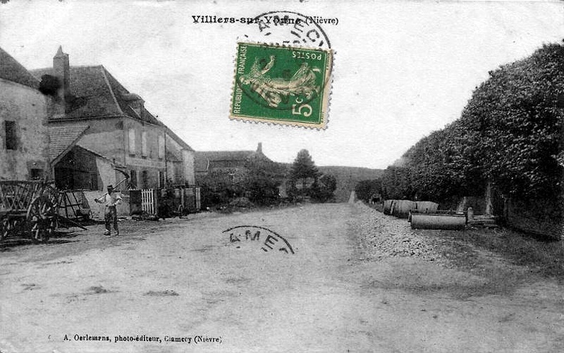 Villiers_sur_Yonne_Route_principale.jpg