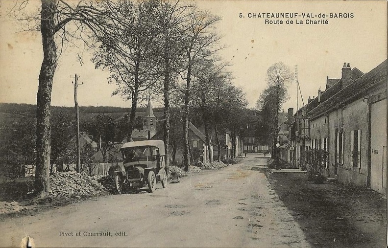 Chateauneuf Val de Bargis route de La Charité.jpg