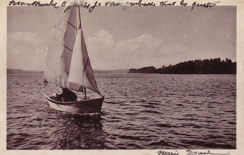 Montsauche Lac Les Settons bateau à voile