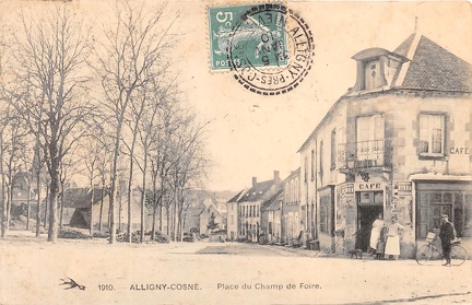 Alligny Cosne place du Champ de Foire