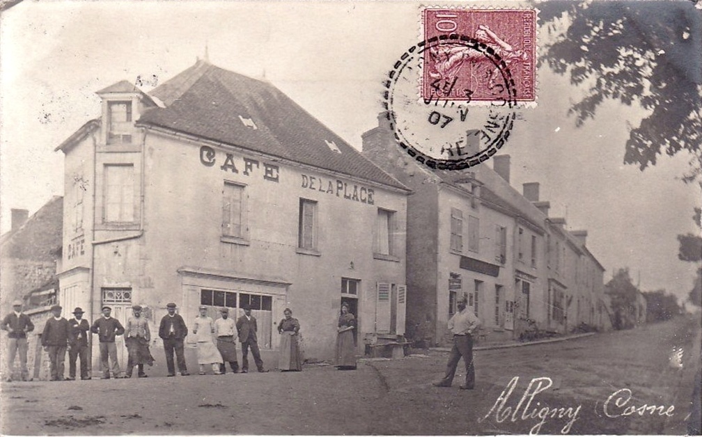 Alligny Cosne café de la Place