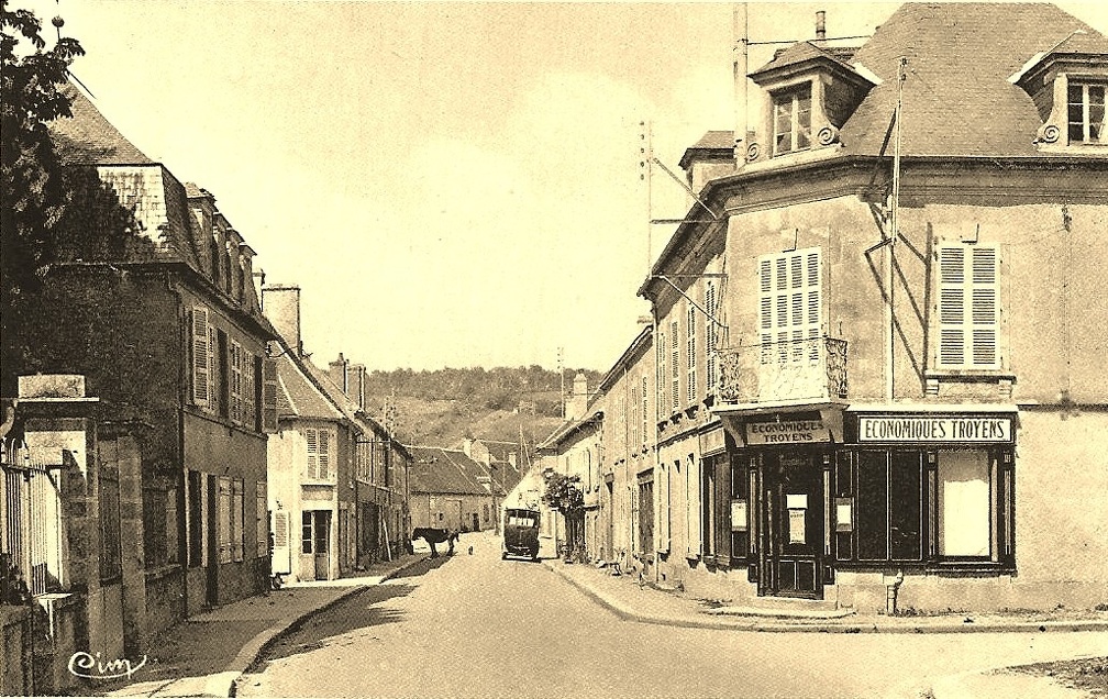 Châteauneuf-Val-de-Bargis -Rue de Donzy