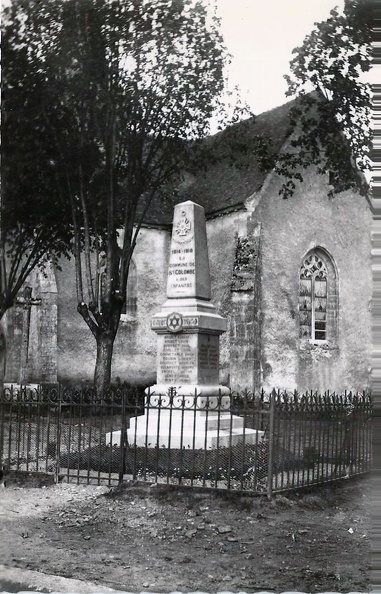 Sainte Colombe Monument aux Morts.jpg