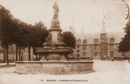 Nevers fontaine du Palais Ducal